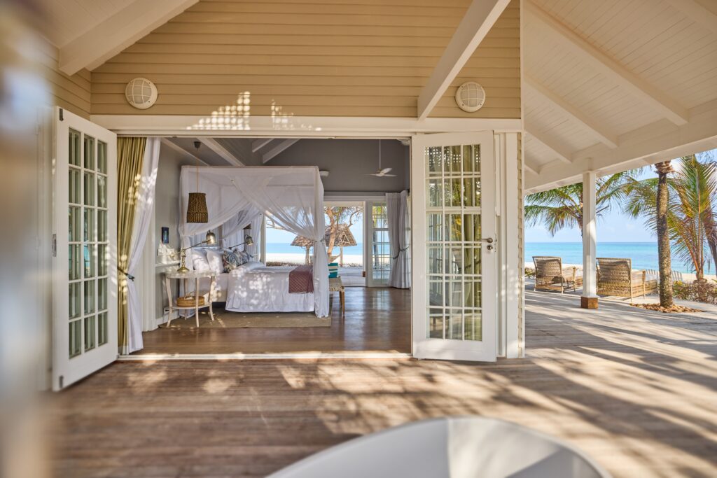 Jumeirah-Thanda-Island_Accommodation_Villa_Bedroom_Master-Suite_Outdoor-Bath